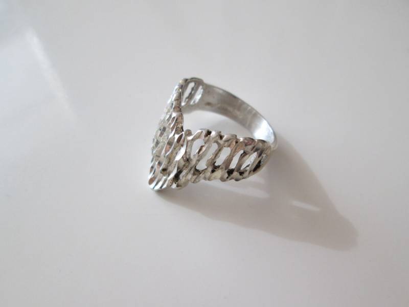 sterling Silber Vintage Geschnitzt Detail Spike-Ring, Größe 7 sterling Silber Vintage Geschnitzt Detail Spike-Ring, Größe 7 von WatchesAndJewels