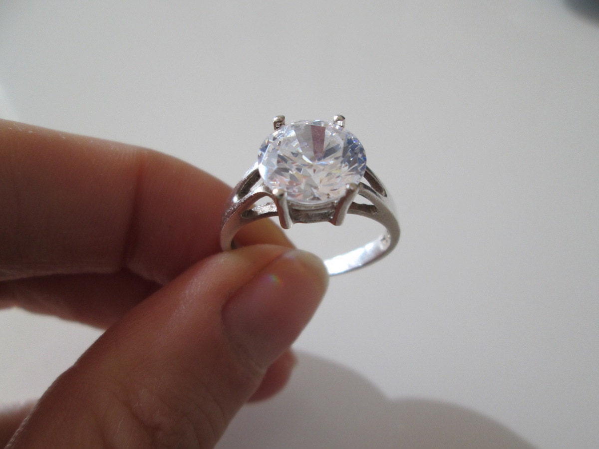 sterling Silber Vintage Klar Edelstein-Band-Ring, Größe 7, 5 sterling Silber Vintage Klar Edelstein-Band-Ring, Größe 7, 5 von WatchesAndJewels