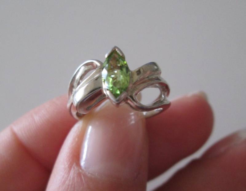sterlingsilber Grün Peridot Edelstein Ringgröße 5 sterlingsilber Grün Peridot Edelstein Ringgröße 5 von WatchesAndJewels