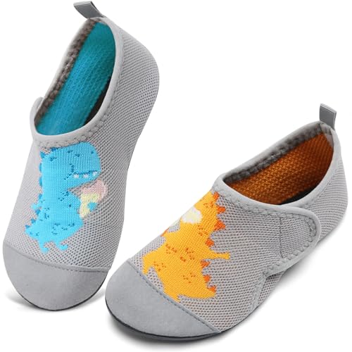 WateLves Hausschuhe Kinder Jungen Mädchen Slipper rutschfeste Leichte Turnschläppchen Flexibe Atmungsaktive Barfuss Pantoffeln Kindergarten(34/35 EU,grau Kleiner Dinosaurier) von WateLves