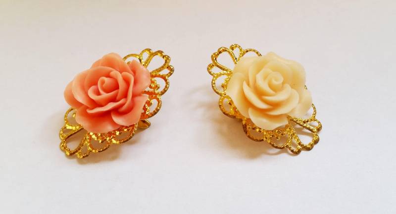 Blumenhalsband - Goldene Filigrane Rose Blumen Brosche Anstecknadel Blumenhalsband - Goldene Filigrane Rose Blumen Brosche Anstecknadel von WaterdewJewelry