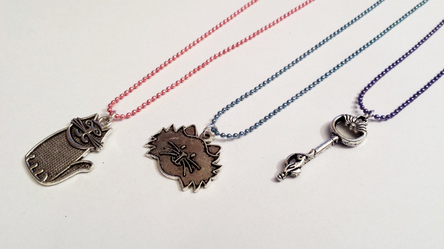 Kitty Katze Thema Halskette von WaterdewJewelry