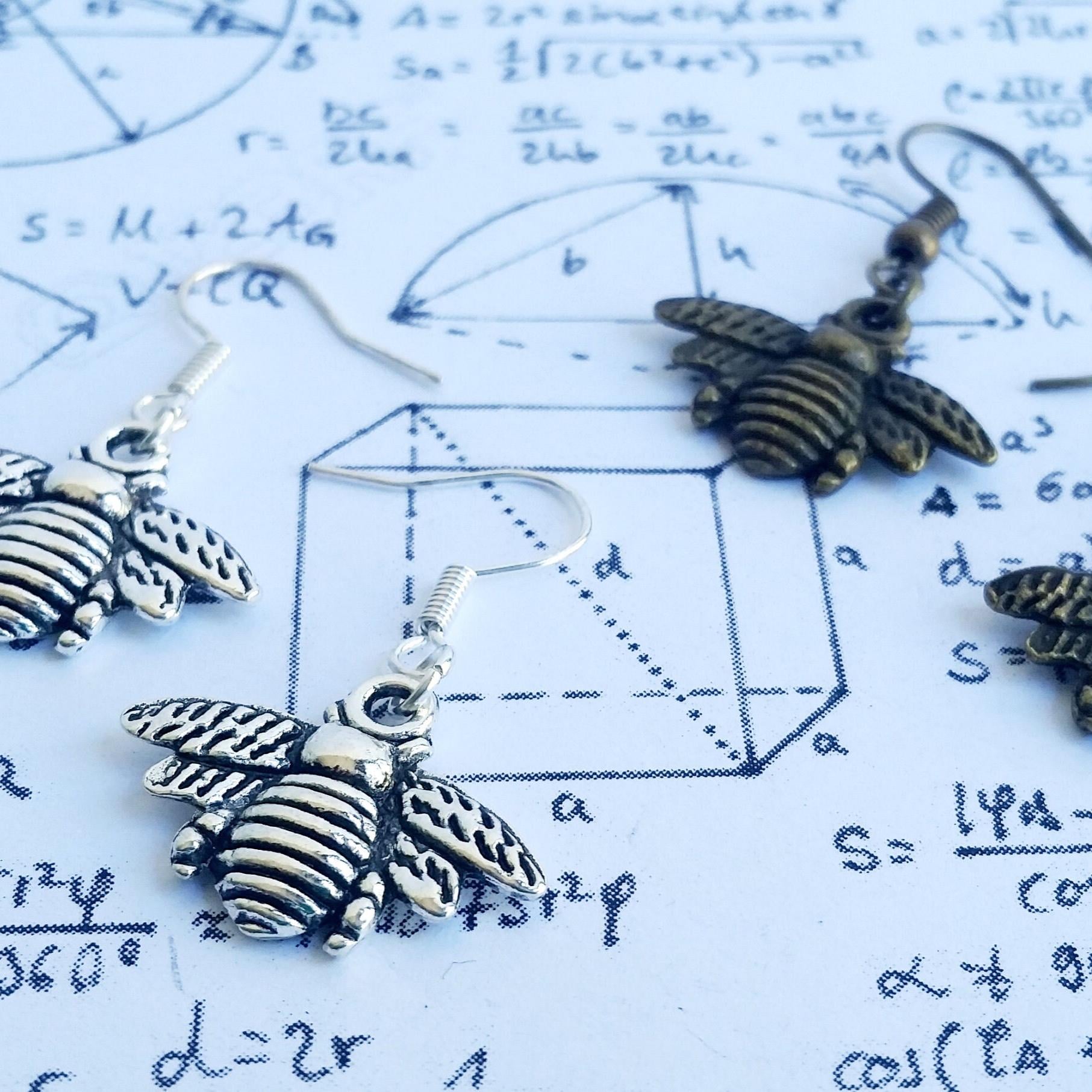 Silber/Bronze Bienen Insekt Baumeln Ohrringe von WaterdewJewelry