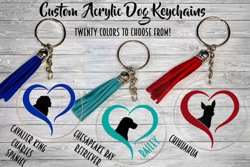 Cavalier King Charles Spaniel - Chesapeake Bay Retriever Chihuahua Klar Acryl Schlüsselanhänger Mit Quaste Hundegeschenk Gepäckanhänger Rucksack von WaterfallGlenDesigns