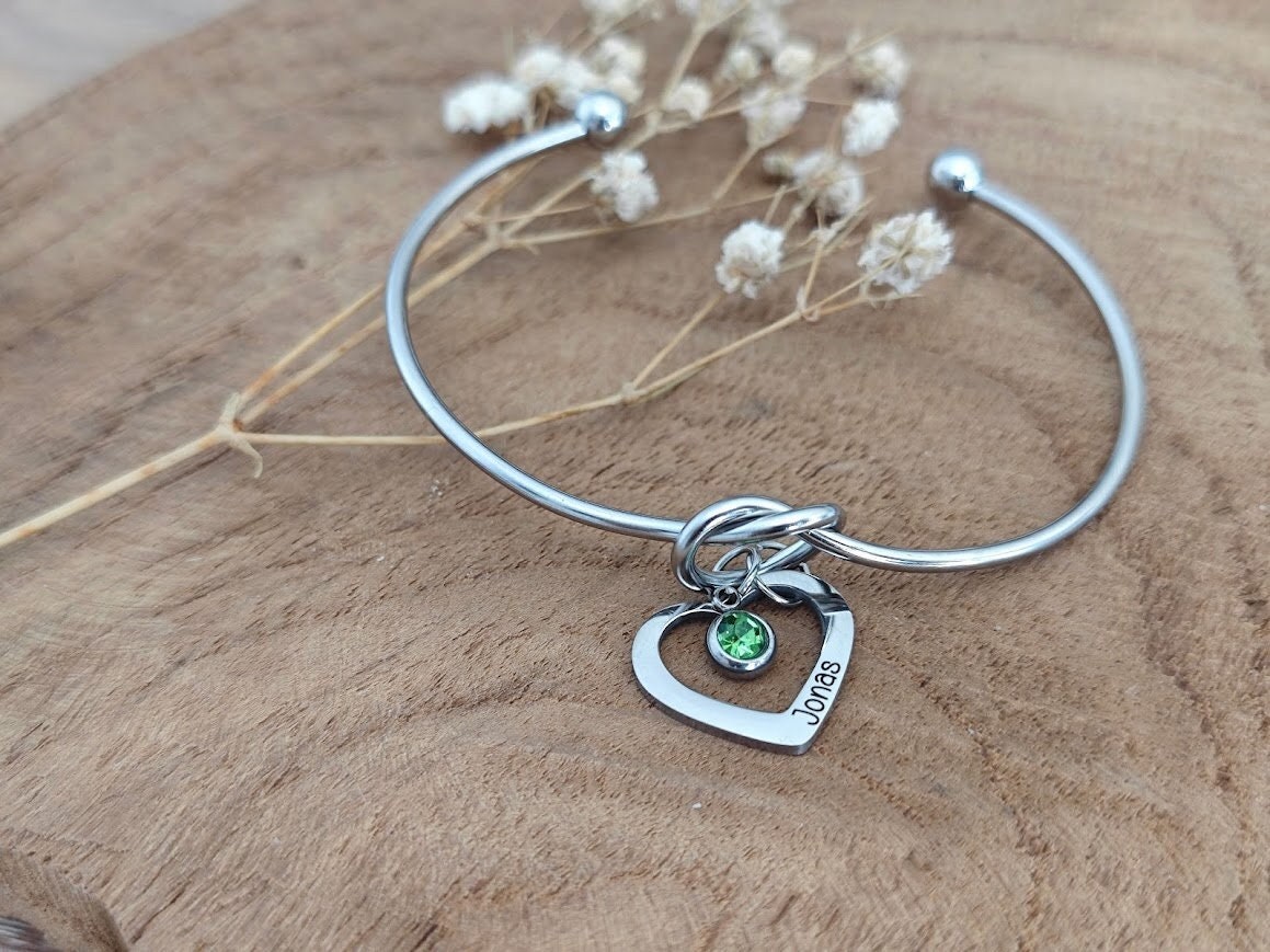 Armreif Personalisiert Mit Namen Und Geburtsstein, Armband Verstellbar Graviertem Herzanhänger, Persönliche Geschenkidee Armreif Personalisiert Mit Namen Und Geburtsstein, Armband Verstellbar Graviertem Herzanhänger, Persönliche Geschenkidee von Wavelry