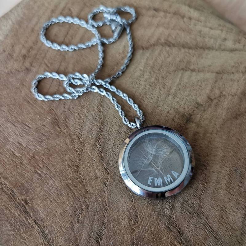 Individuelle Namenskette Pusteblume, Personalisiertes Medaillon Löwenzahn Mit Namen in Edelstahl Silber, Familienschmuck Individuelle Namenskette Pusteblume, Personalisiertes Medaillon Löwenzahn Mit Namen in Edelstahl Silber, Familienschmuck von Wavelry