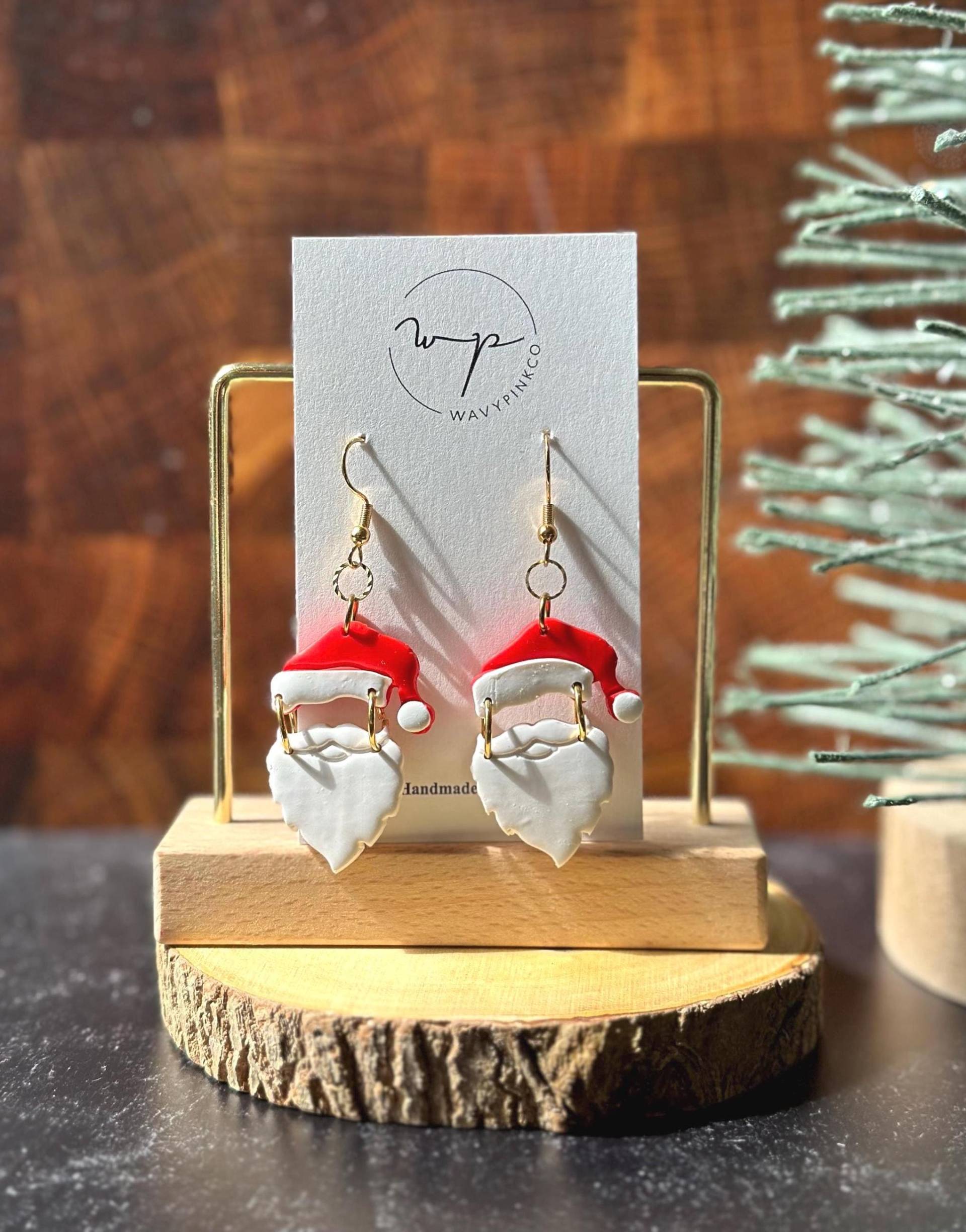 Weihnachtsmann Ohrringe Handgefertigt Mit Polymer Clay Weihnachtsohrringe | Nikolausmütze Und Bart Statement Ohrringe Ton Schmuck Leichtgewichtig Weihnachtsmann Ohrringe Handgefertigt Mit Polymer Clay Weihnachtsohrringe | Nikolausmütze Und Bart Statement Ohrringe Ton Schmuck Leichtgewichtig von WavyPinkCo