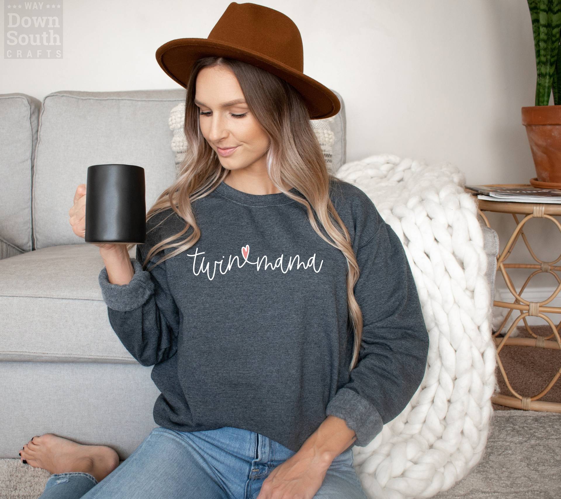 Twin Mama Sweatshirt, Mom Sweater, Süßes Geschenk Für Zwillingsmutter, Süße Crewneck, Damen Neue Mama, Neue Der Zwillinge Geschenke von WayDownSouthCrafts