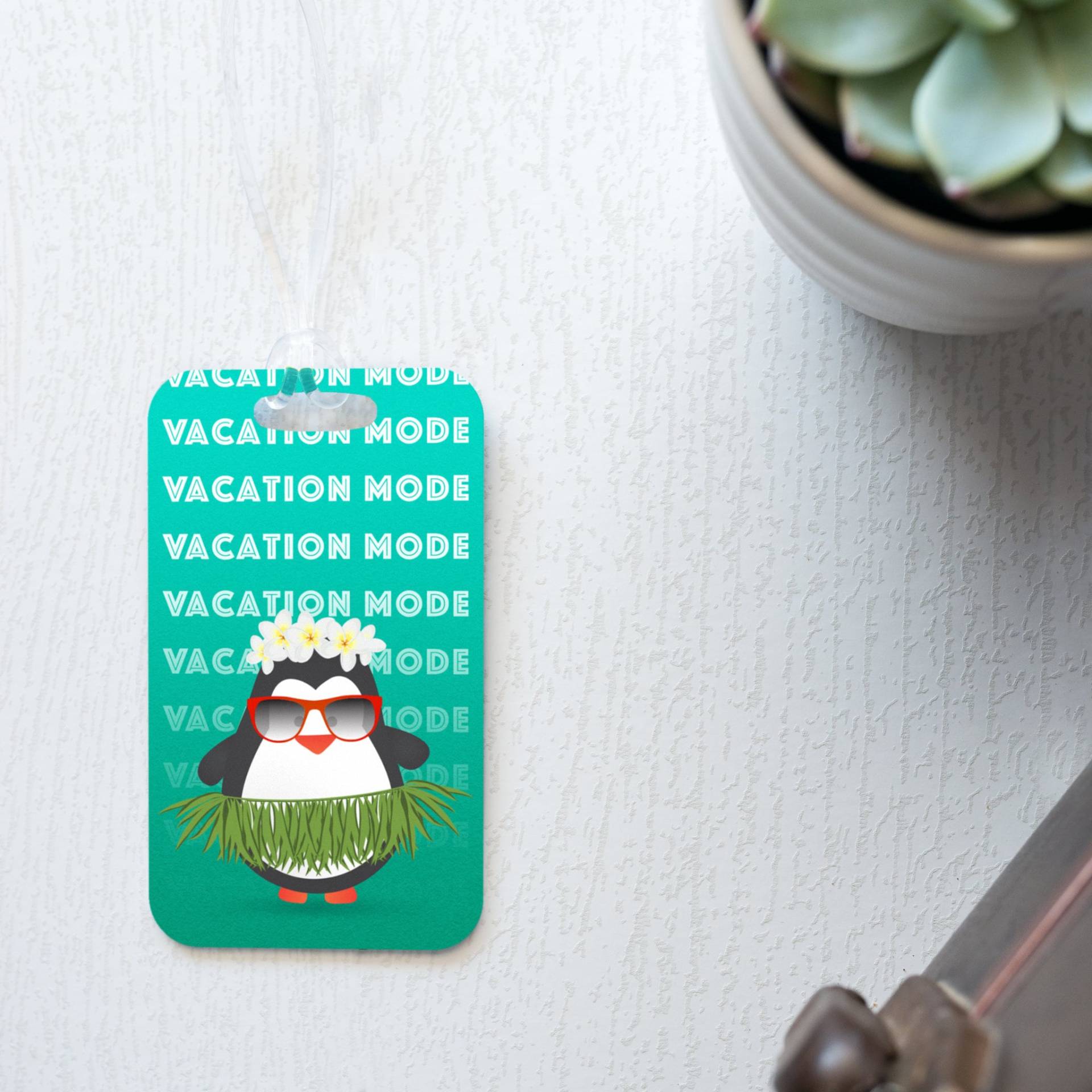 Lustiges Pinguin Geschenk, Urlaubsmodus Gepäckanhänger Lustiges Pinguin Geschenk, Urlaubsmodus Gepäckanhänger von WayfaringPrints