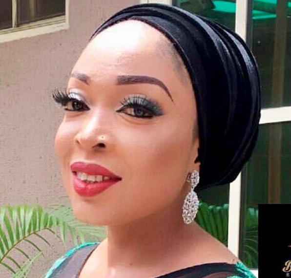 Eleganter Schwarzer Damen-Schal, Extra Langer Samt-Turban, Kopftuch, Hijab-Kopftuch, Einheitsgröße von WaymakerDesigns