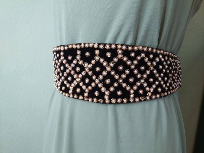 Bestickter Vintage Taillengürtel Samt Und Perlen von WaywardDaughterBelts