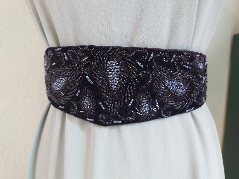 Perlenbestickter Vintage Taillengürtel Samt von WaywardDaughterBelts