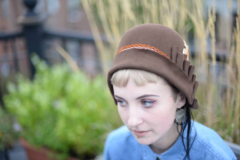 Braun Filz Cloche Braun Filz Cloche von WaywardMillinerShop