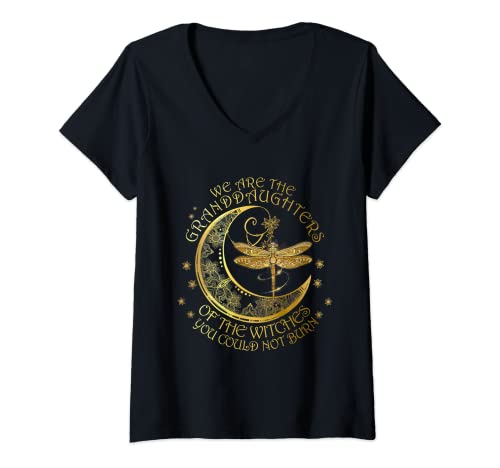 Damen Wir sind die Enkeltöchter der Hexen, die du nicht verbrennen konntest T-Shirt mit V-Ausschnitt Damen Wir sind die Enkeltöchter der Hexen, die du nicht verbrennen konntest T-Shirt mit V-Ausschnitt von We Are The Granddaughters Of The Witches