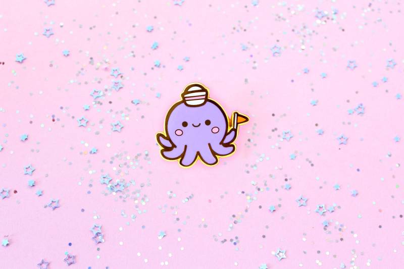 Süßer Kleiner Kawaii Oktopus - Hard Enamel Gold Anstecknadel von WeAreExtinct