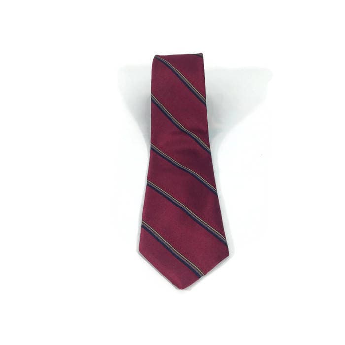 Jahrgang Surrey Sammlung Hals Krawatte Rot Mit Navy Gold Und Lavendel Oder Dunkelgrau Streifen 100 % Polyester Business Kleidung Formelle Tragen Jahrgang Surrey Sammlung Hals Krawatte Rot Mit Navy Gold Und Lavendel Oder Dunkelgrau Streifen 100 % Polyester Business Kleidung Formelle Tragen von WeAreOldSchool