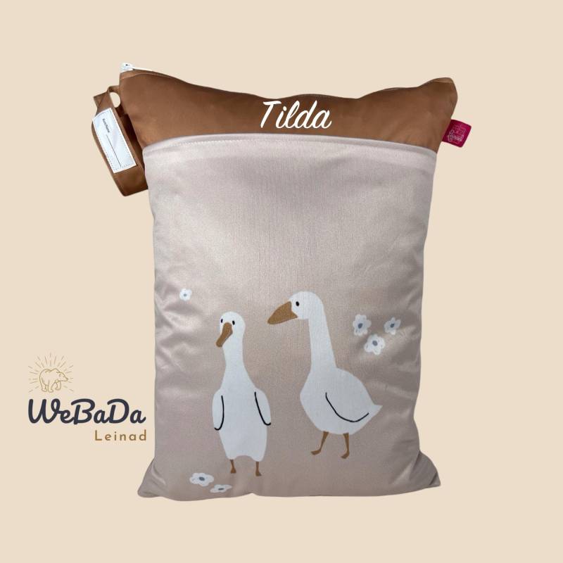 Personalisierbare Wetbag "Gänse" Wäschebeutel Mit 2 Fächern Für Badesachen, Stoffwindeln, Wechselkleidung Kita Und Alltag von WeBaDaLEINAD