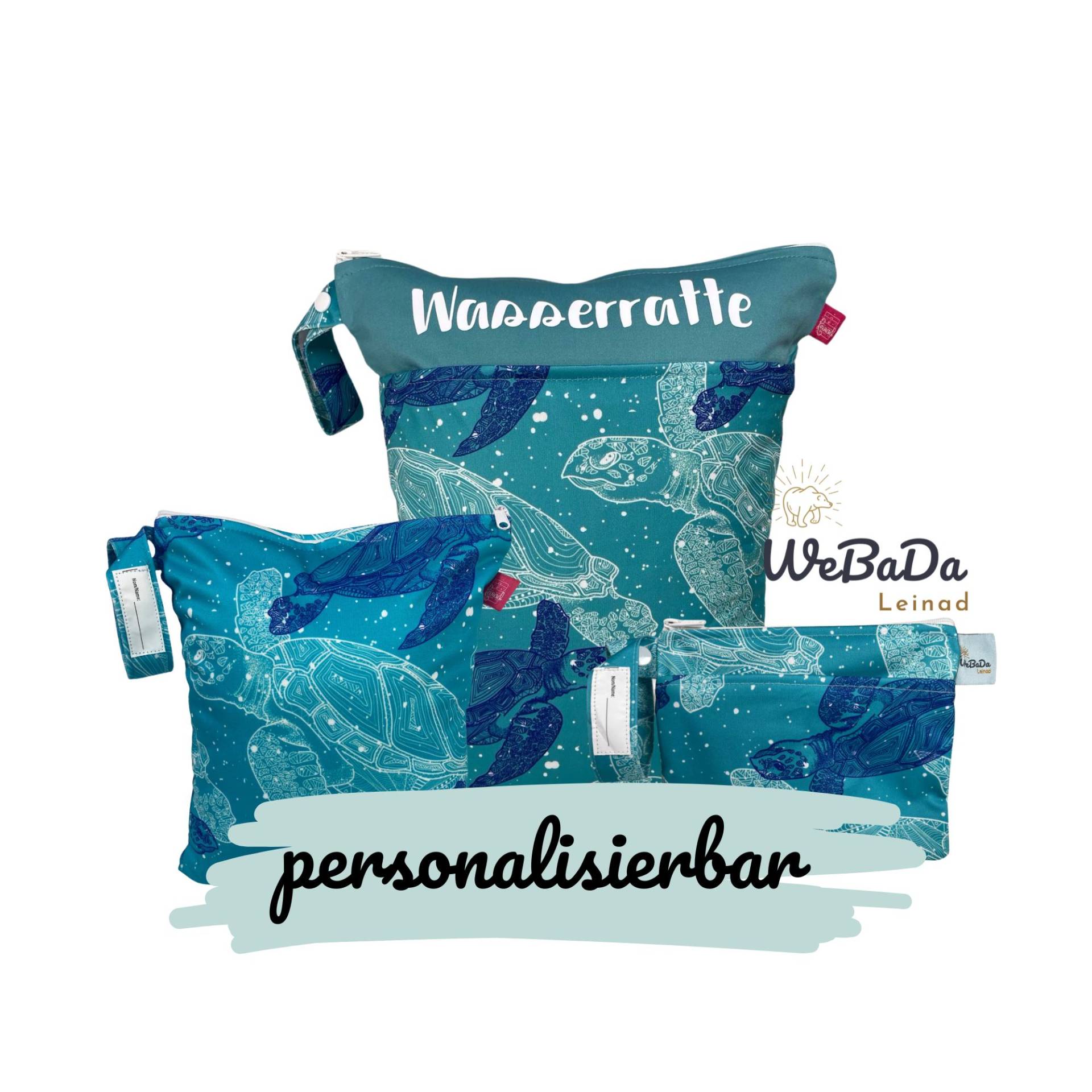 Personalisierbares Wetbag 3Er Set "Schildkröte" Mit Namensetikett Badetaschen/Kitabeutel Nass-/Trockenfach, Windeltasche, Hygienetasche Personalisierbares Wetbag 3Er Set "Schildkröte" Mit Namensetikett Badetaschen/Kitabeutel Nass-/Trockenfach, Windeltasche, Hygienetasche von WeBaDaLEINAD