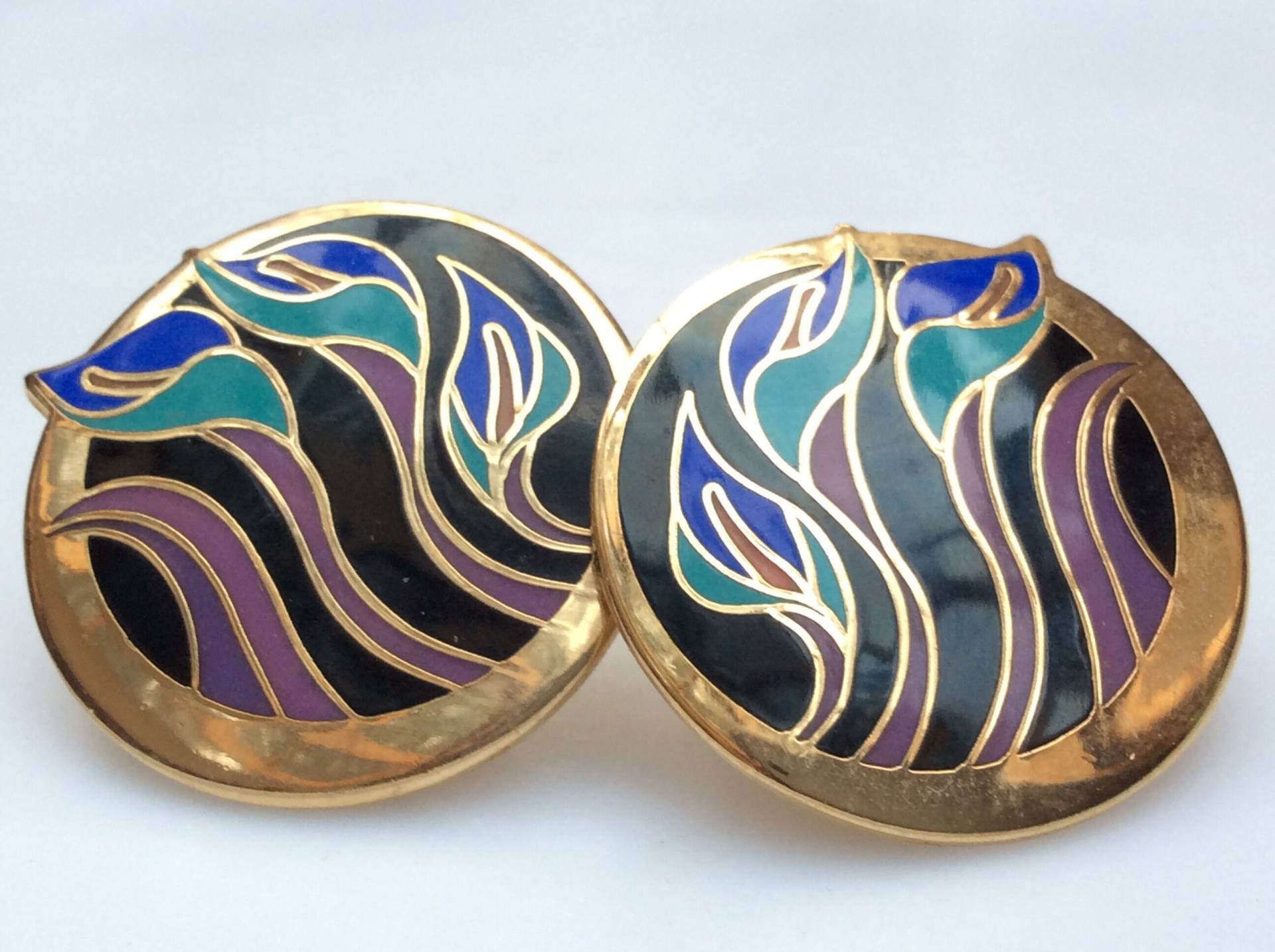 Vintage 1980Er Jahre Laurel Burch Lilies For Les Ohrringe Gold Schwarz Lila Blau Emaille Ohrstecker Vintage 1980Er Jahre Laurel Burch Lilies For Les Ohrringe Gold Schwarz Lila Blau Emaille Ohrstecker von WeDoSeeLife