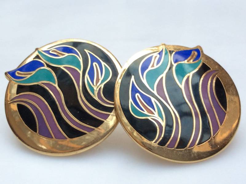 Vintage 1980Er Jahre Laurel Burch Lilies For Les Ohrringe Gold Schwarz Lila Blau Emaille Ohrstecker Vintage 1980Er Jahre Laurel Burch Lilies For Les Ohrringe Gold Schwarz Lila Blau Emaille Ohrstecker von WeDoSeeLife