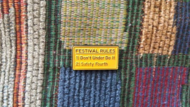 10Er Pack Musik Festival Regeln Don't Under Do It Edm Rave Konzert Zeichen Emaille Revers Hut Pin Lot von WeGotPinsMerch