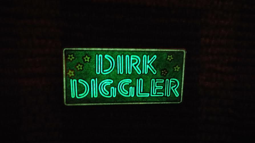 Glow in The Dark Dirk Diggler Leuchtreklame Emaille Revers Hutnadel Glow in The Dark Dirk Diggler Leuchtreklame Emaille Revers Hutnadel von WeGotPinsMerch