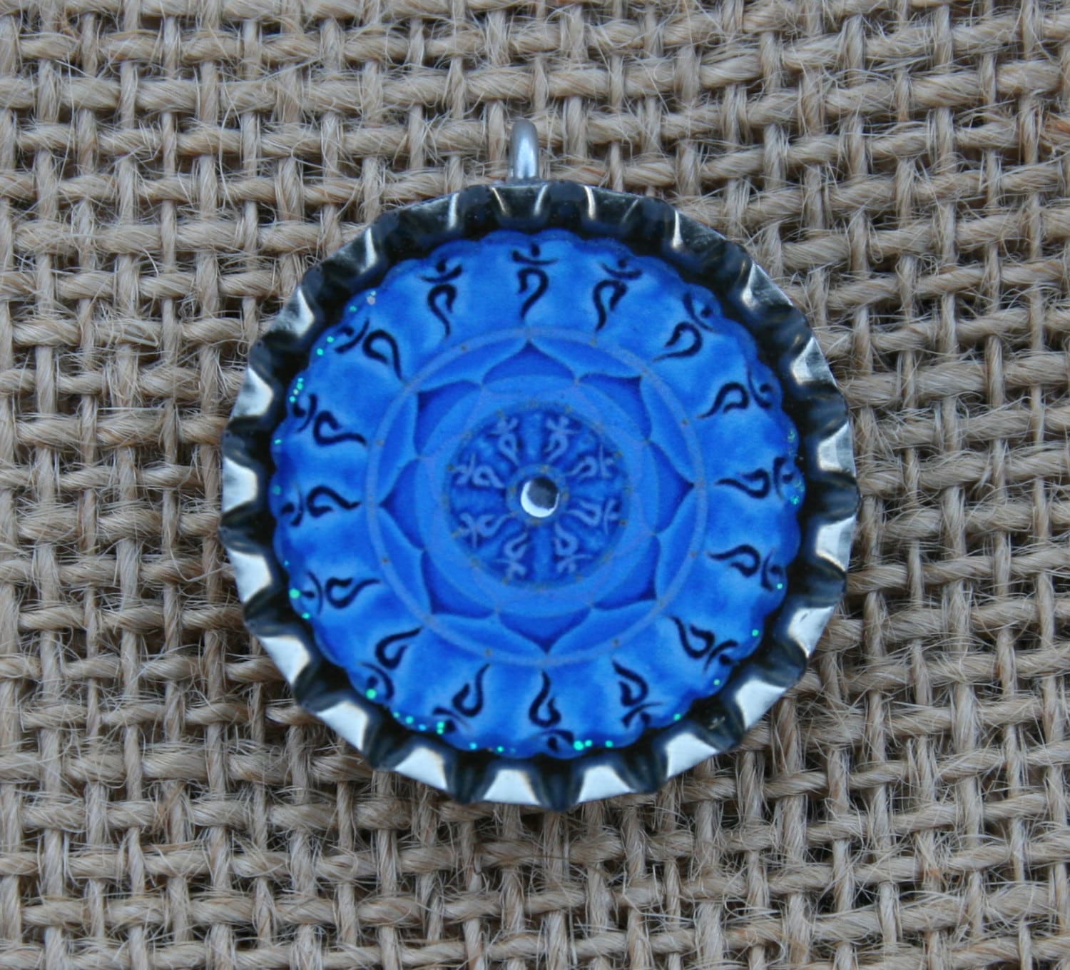 Botllte Kappen - Mandala, Hellblau Botllte Kappen - Mandala, Hellblau von WeHaveACapForThat