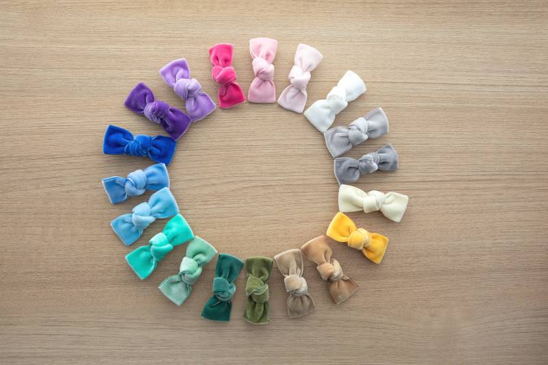 Samt Knotenbögen - Hand Gebundene Samtbögen Zopfschleife Kleinkind Haarclip Baby Schleife Clip Babyparty Geschenk von WeLoveStitches