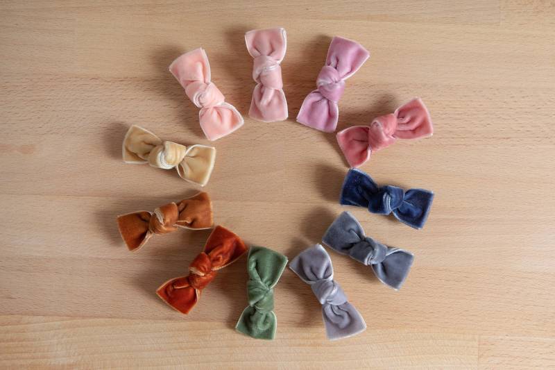Samt Knotenbögen - Hand Gebundene Samtbögen Zopfschleife Kleinkind Haarclip Baby Schleife Clip Babyparty Geschenk von WeLoveStitches