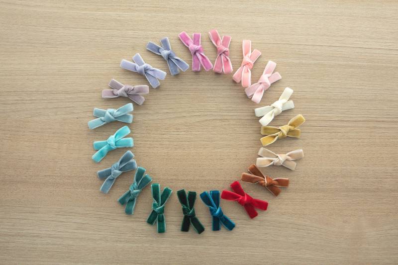 Samt Knotenbögen - Hand Gebundene Samtbögen Zopfschleife Kleinkind Haarclip Baby Schleife Clip Babyparty Geschenk von WeLoveStitches