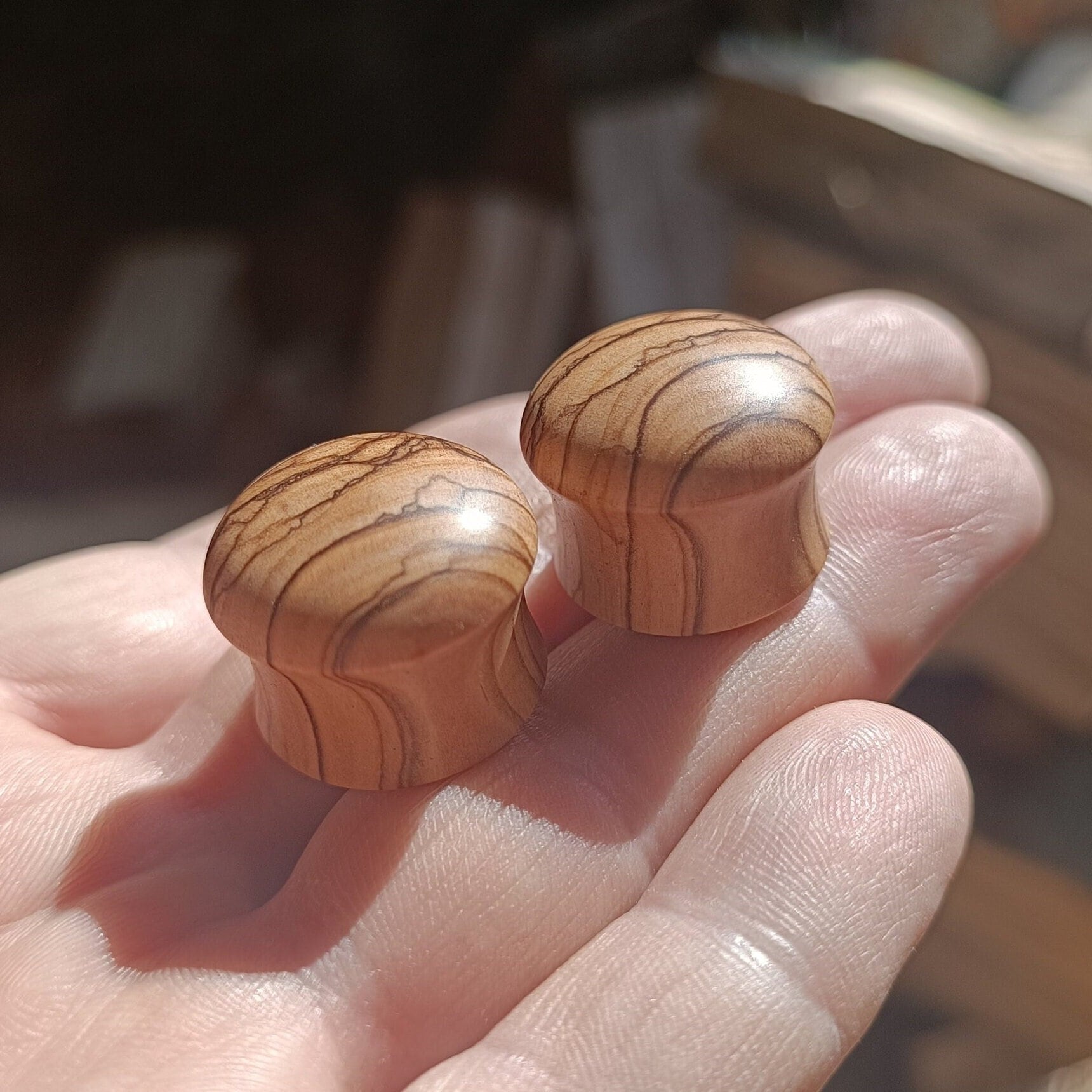 Bethlehem Oliven Holz Plugs Konvex Bio Ohr Handgefertigt Paar 10mm - 55mm 00G Bethlehem Oliven Holz Plugs Konvex Bio Ohr Handgefertigt Paar 10mm - 55mm 00G von WeUseWood