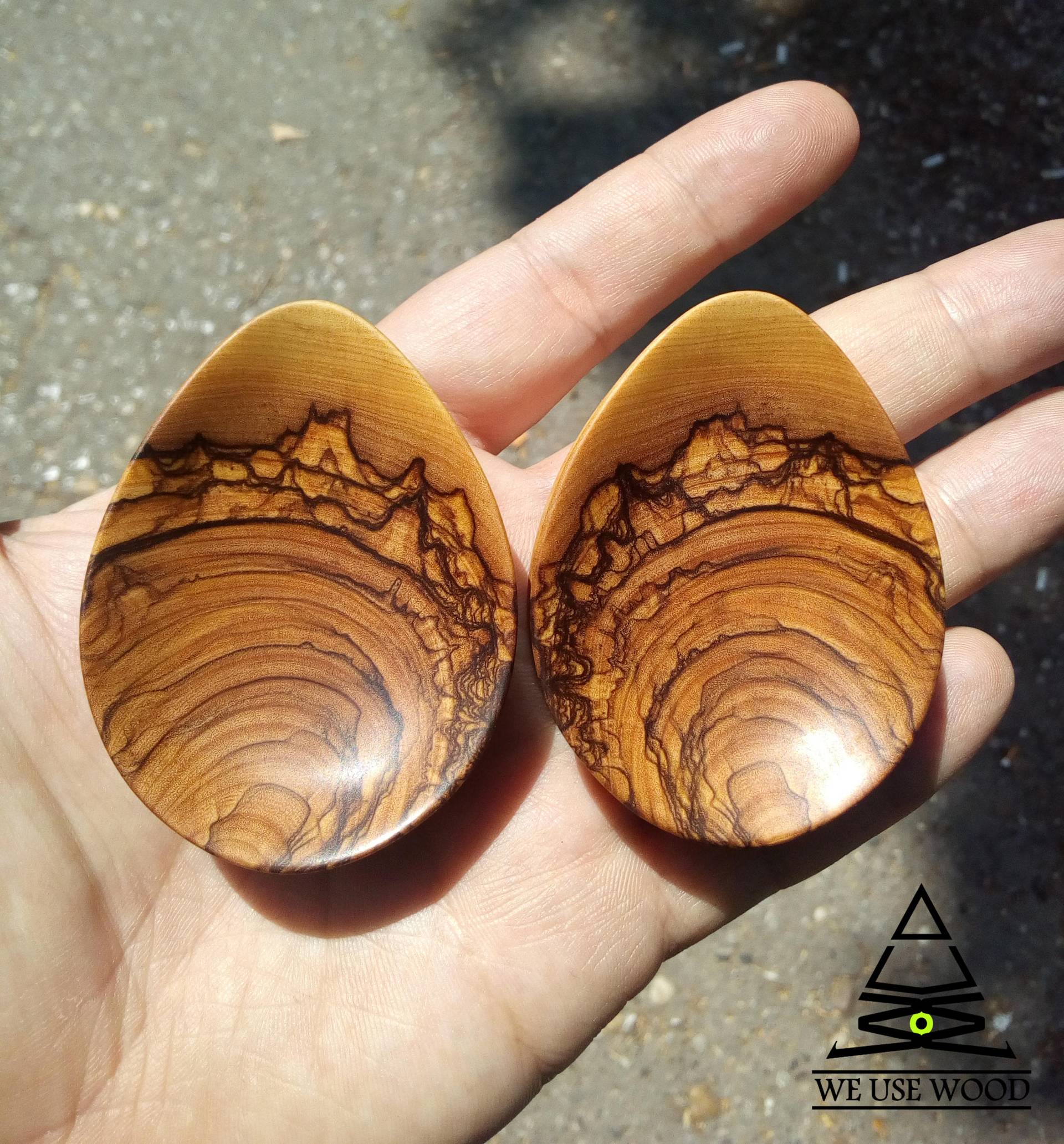 Bethlehem Olivenholz Konkave Teardrop Ohr Plug Bio Aus Holz Handgefertigt Einzigartige Gauges Paar 10 Mm-101Mm 00G-4" Bethlehem Olivenholz Konkave Teardrop Ohr Plug Bio Aus Holz Handgefertigt Einzigartige Gauges Paar 10 Mm-101Mm 00G-4" von WeUseWood