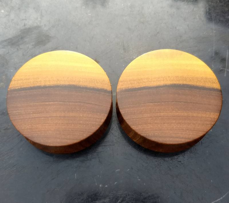 Lignum Vitae Holz Ohr Plugs Handmade Einzigartige Gauges Paar 5mm-55mm Lignum Vitae Holz Ohr Plugs Handmade Einzigartige Gauges Paar 5mm-55mm von WeUseWood
