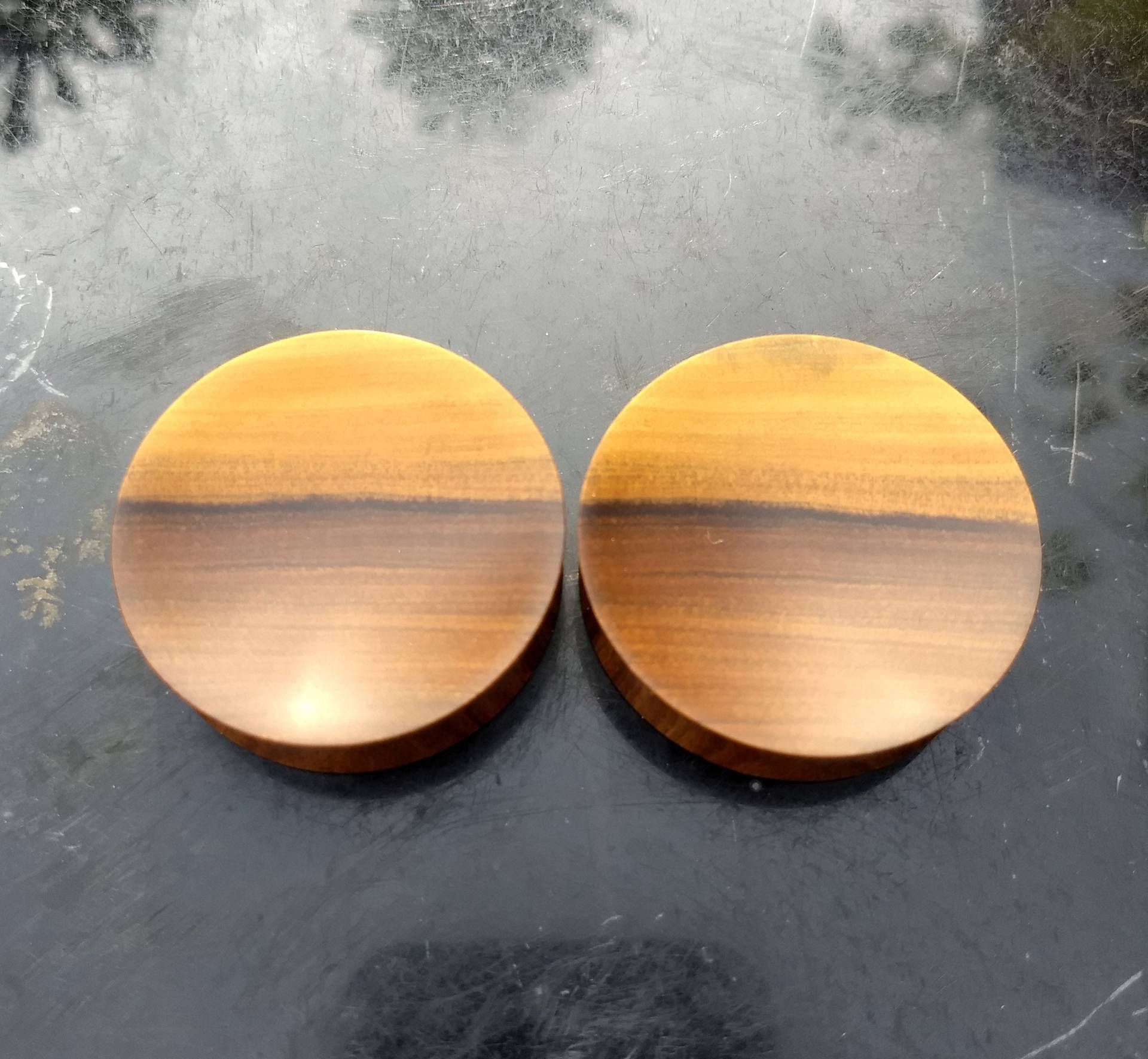 Lignum Vitae Wood Plugs Organic Konkave Handgefertigte Holz Ohr Gauges 5mm-55mm Lignum Vitae Wood Plugs Organic Konkave Handgefertigte Holz Ohr Gauges 5mm-55mm von WeUseWood