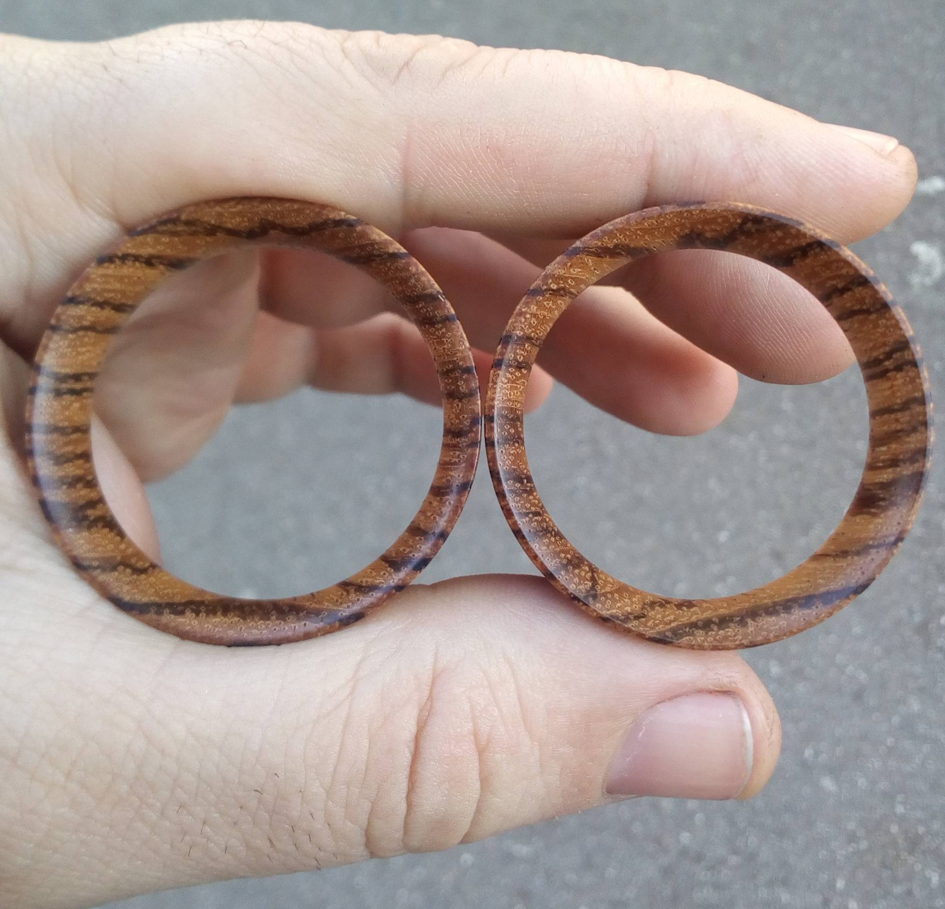 Zebra Holz Tunnels Ohr Plugs Organic Gauges Paar 8mm - 50mm Zebra Holz Tunnels Ohr Plugs Organic Gauges Paar 8mm - 50mm von WeUseWood