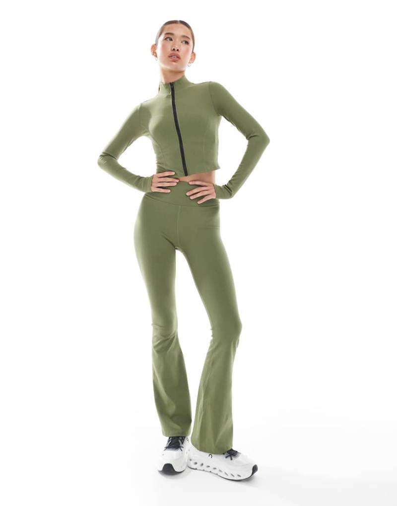 WeWoreWhat - Active - Bootcut-Leggings in Olivgrün mit niedrigem Bund von WeWoreWhat