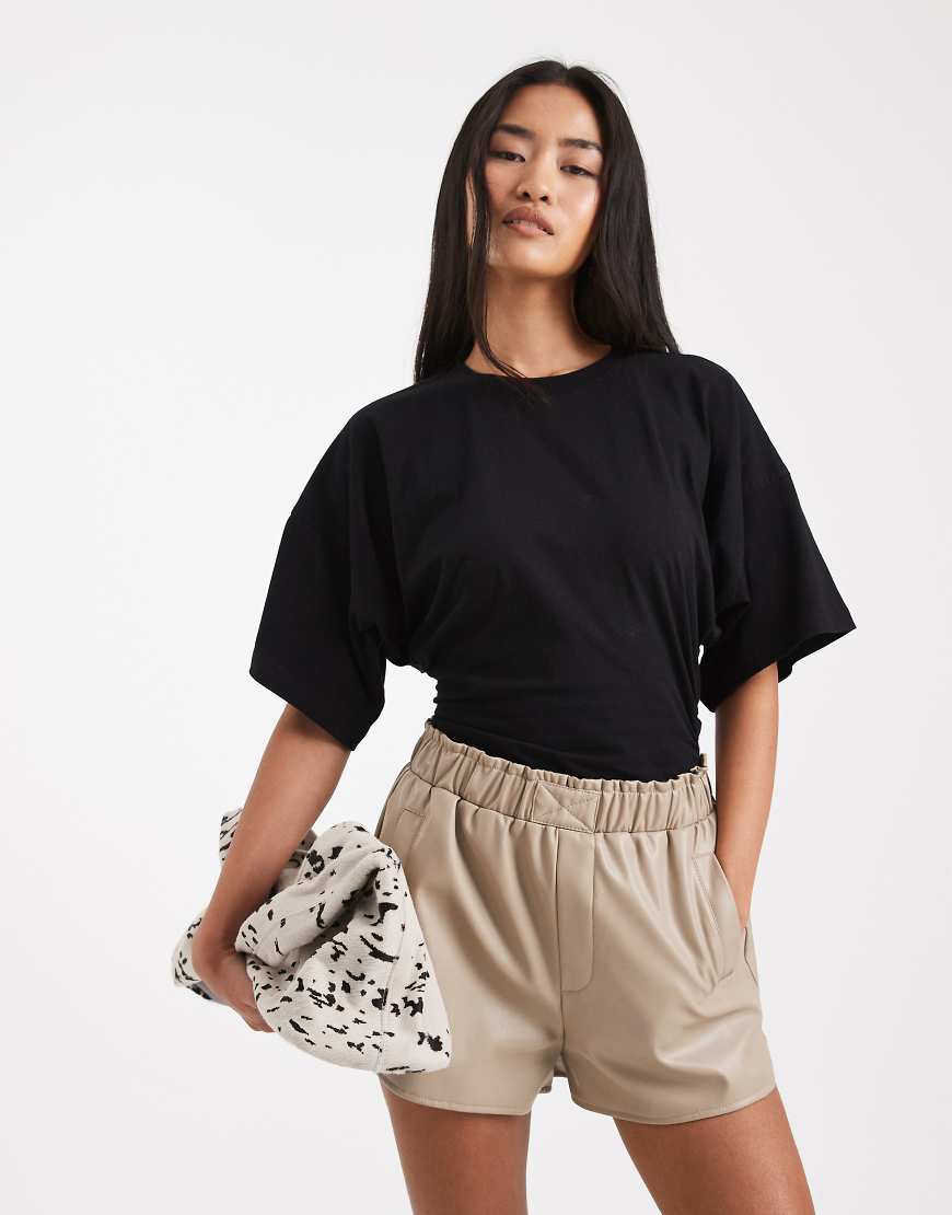 WeWoreWhat - Taillierter T-Shirt-Body in Schwarz WeWoreWhat - Taillierter T-Shirt-Body in Schwarz von WeWoreWhat