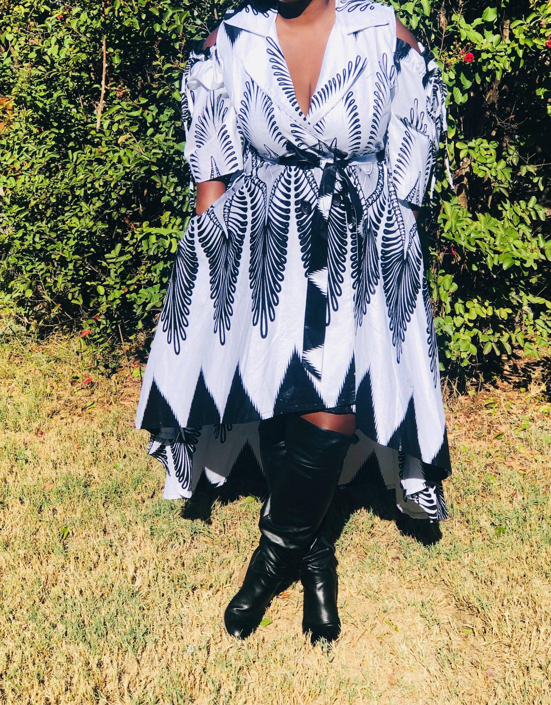 Kalte Schulter High Low Print Kleid von WeYoneStyle