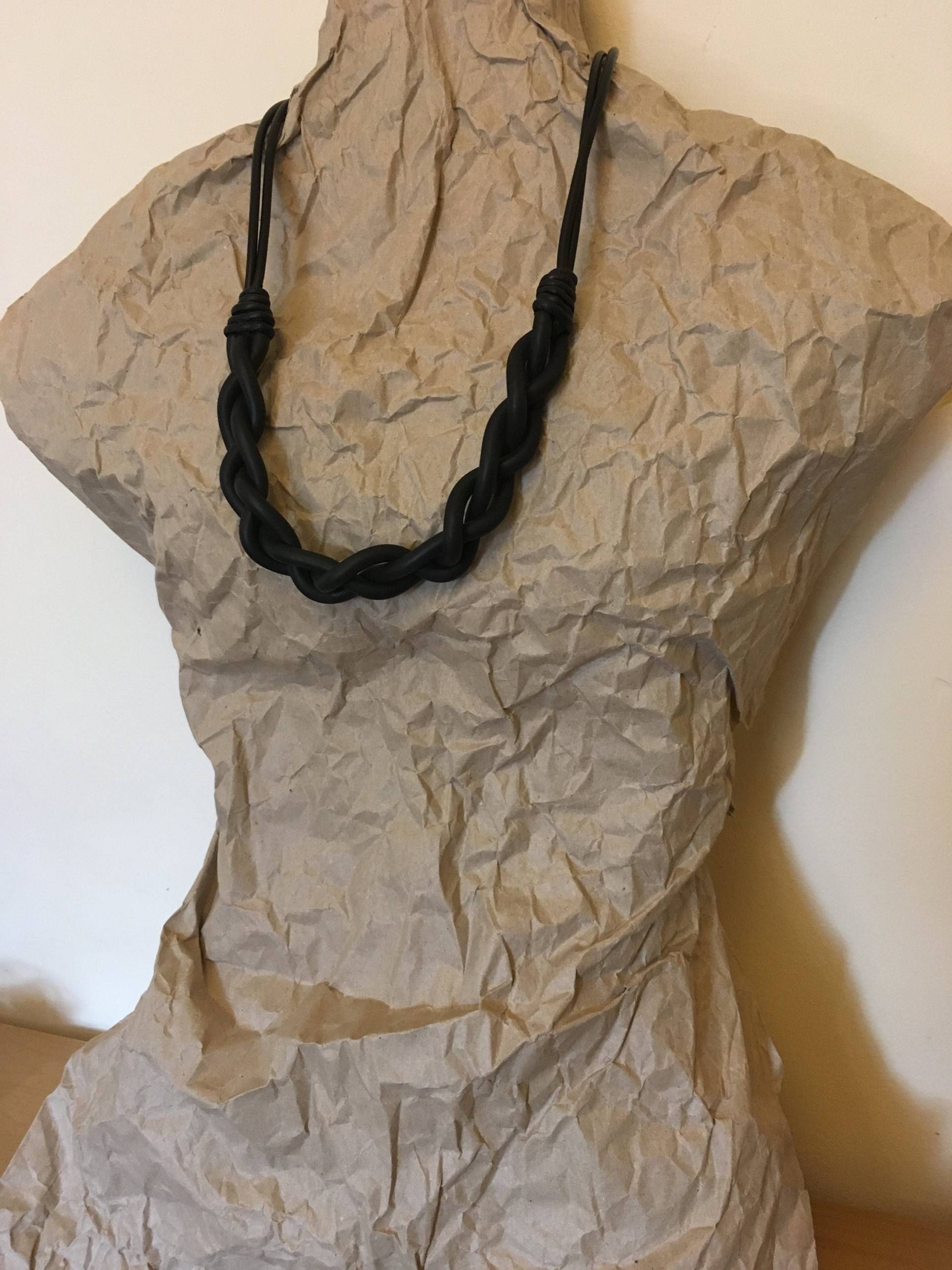 Geflochtene Gummikette, Veganer Schmuck, Caoutchouc, Naturkautschuk-Halskette Geflochtene Gummikette, Veganer Schmuck, Caoutchouc, Naturkautschuk-Halskette von WearAndTearJewellery