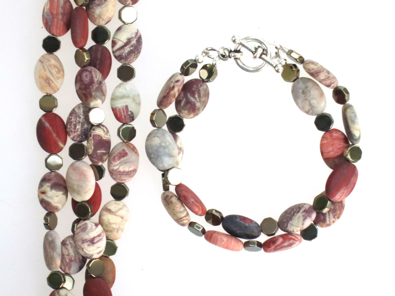 Eudialyte Und Hämatit Double Strang Armband Mit Rhodium Beschichtet Knebelverschluss Eudialyte Und Hämatit Double Strang Armband Mit Rhodium Beschichtet Knebelverschluss von WearStoneDesign