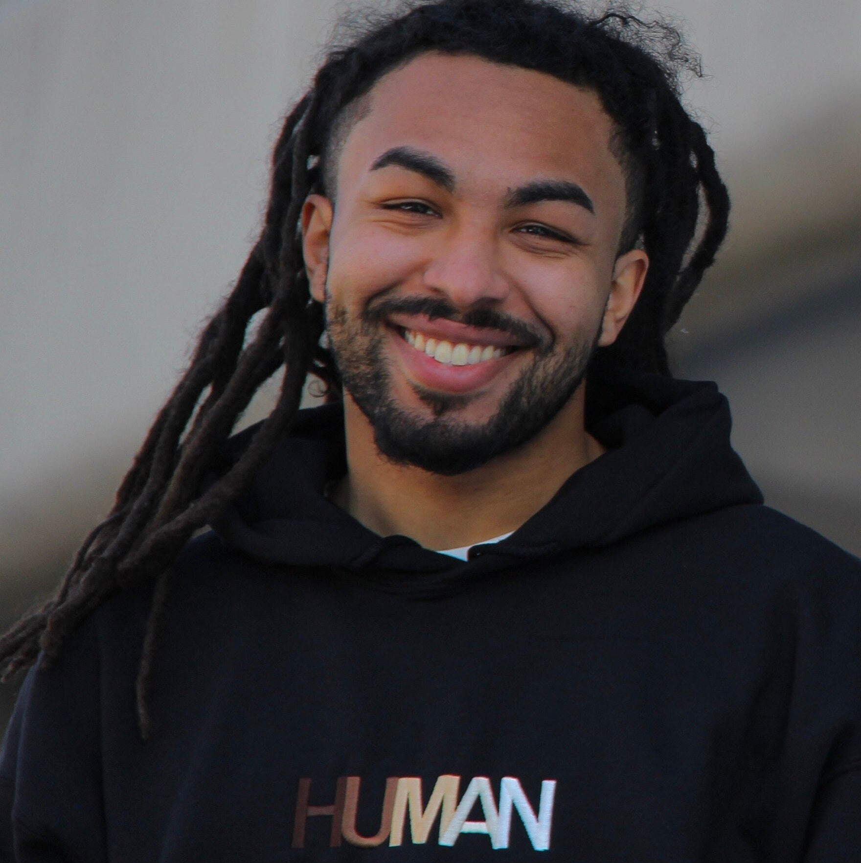 Eine Familie Haut Ton Mensch Bestickt Hoodie. Wir Sind Alle Eine Familie Eine Familie Haut Ton Mensch Bestickt Hoodie. Wir Sind Alle Eine Familie von WearThePeaceClothing