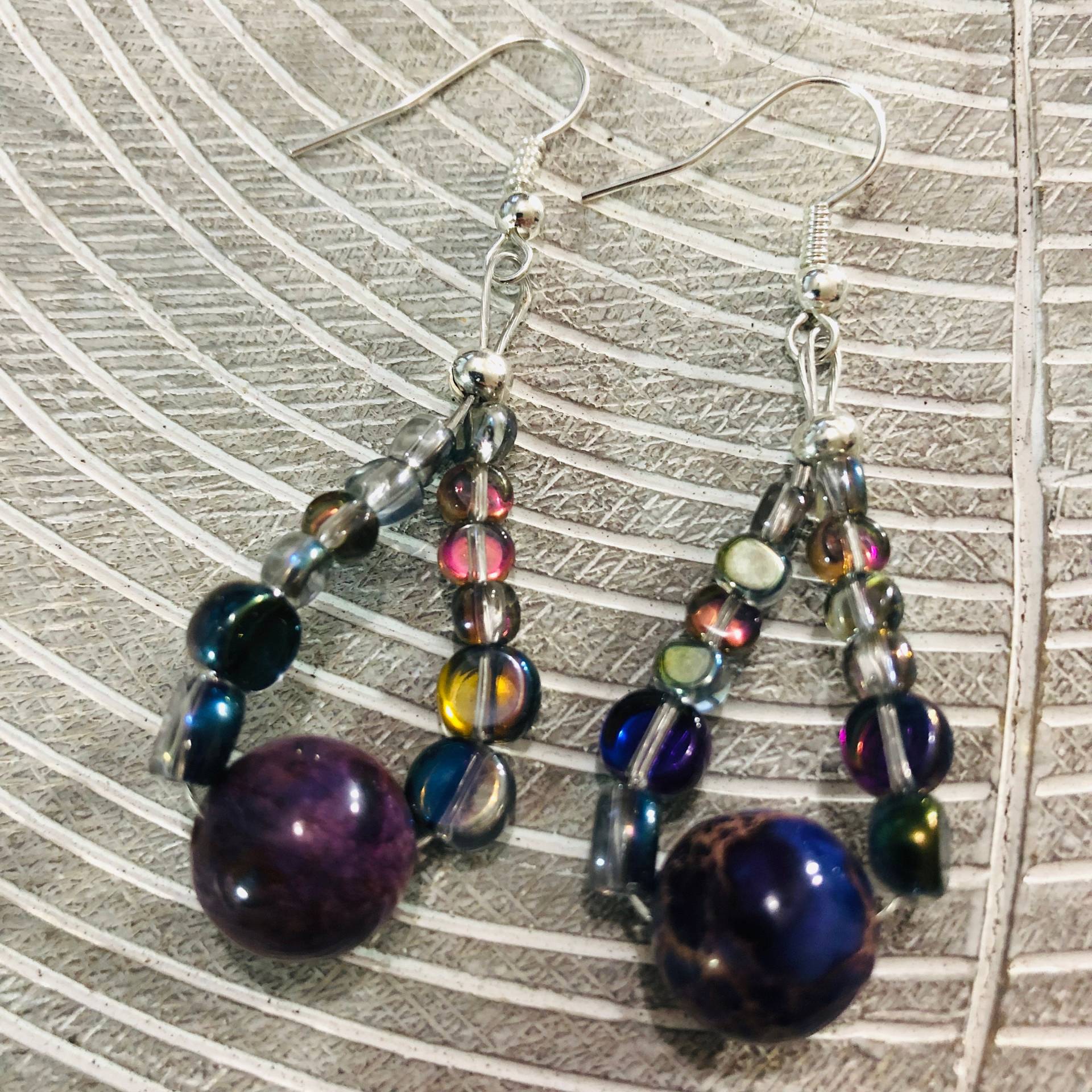 Purple Bead Iridescent Drop Dangle Earrings Surgical Steel Ear Wire von WearableKitchen