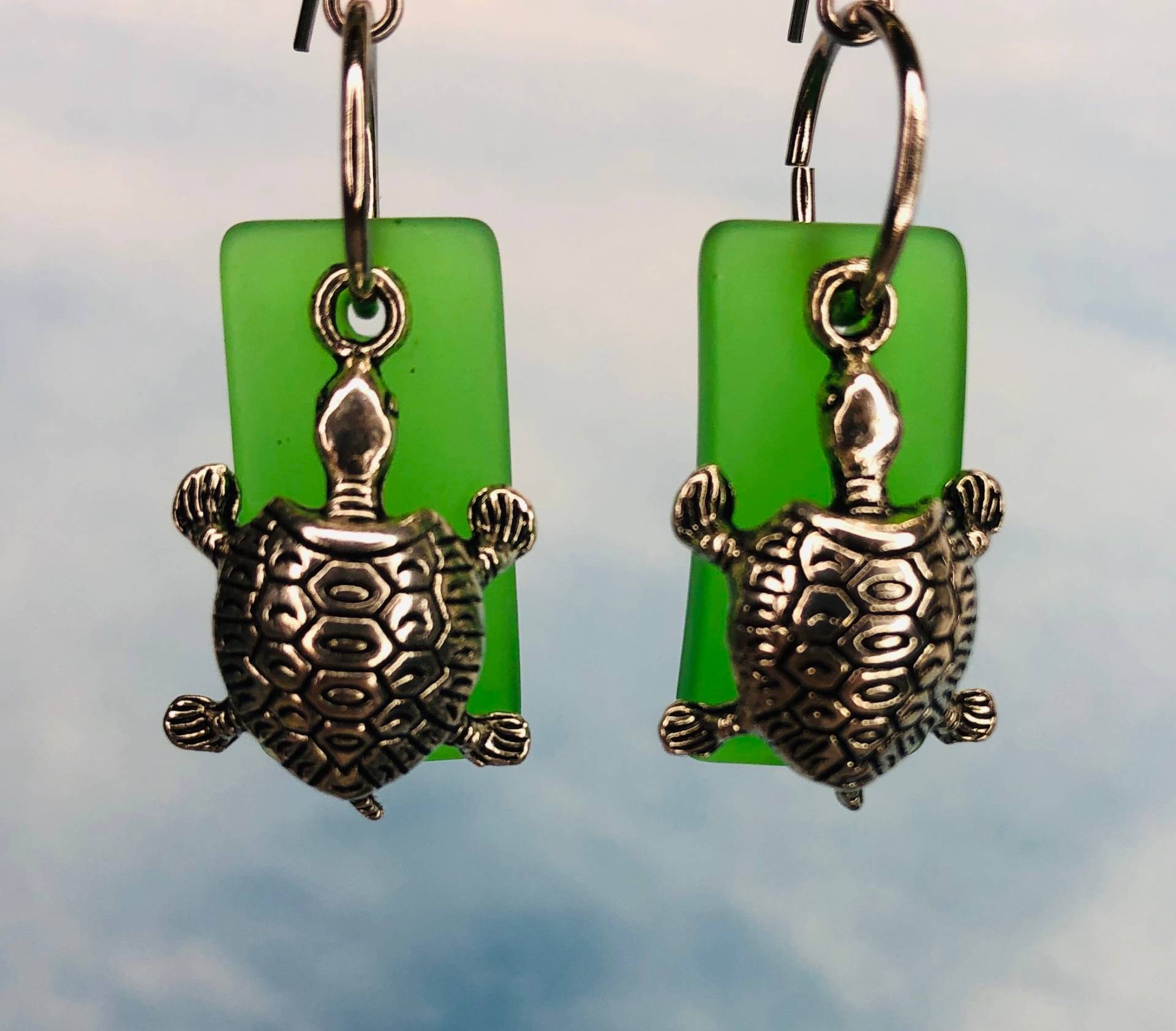 Sea Beach Blue Glass Dangle Earrings Turtle Surgical Steel Ear Wire von WearableKitchen