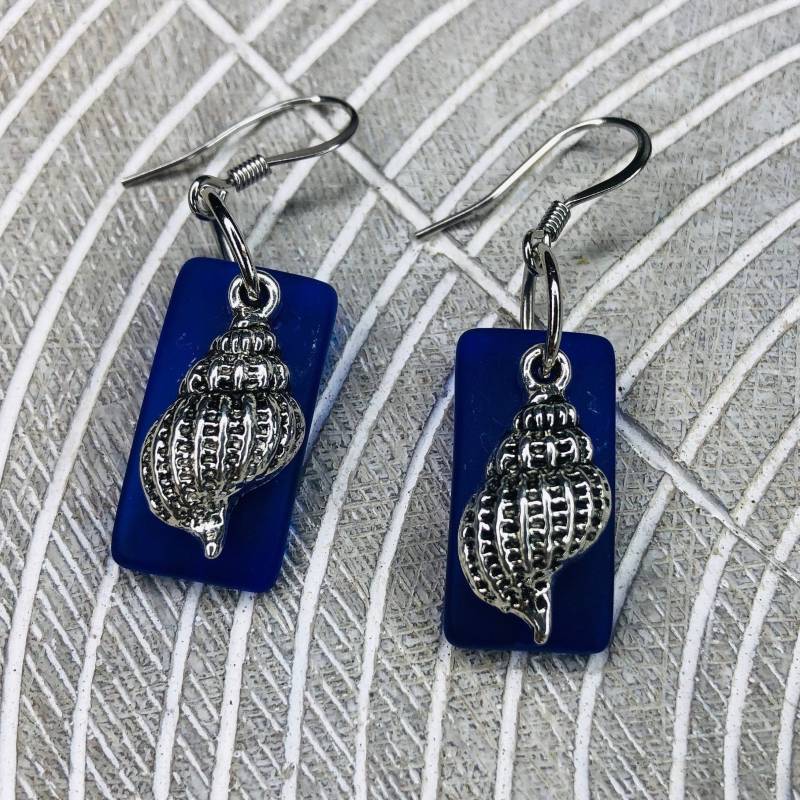 Sea Beach Glass Blue Dangle Earrings Shell Surgical Steel Ear Wire von WearableKitchen
