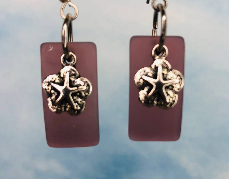 Sea Beach Glass Dangle Earrings Sand Dollar Surgical Steel Ear Wire von WearableKitchen