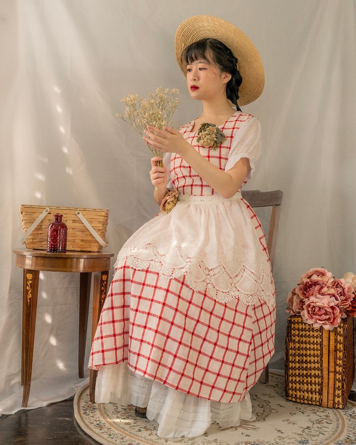 Erdbeer-Picknick-Pulloverkleid Aus Baumwolle Kariert Erdbeer-Picknick-Pulloverkleid Aus Baumwolle Kariert von Wearhuckleberry