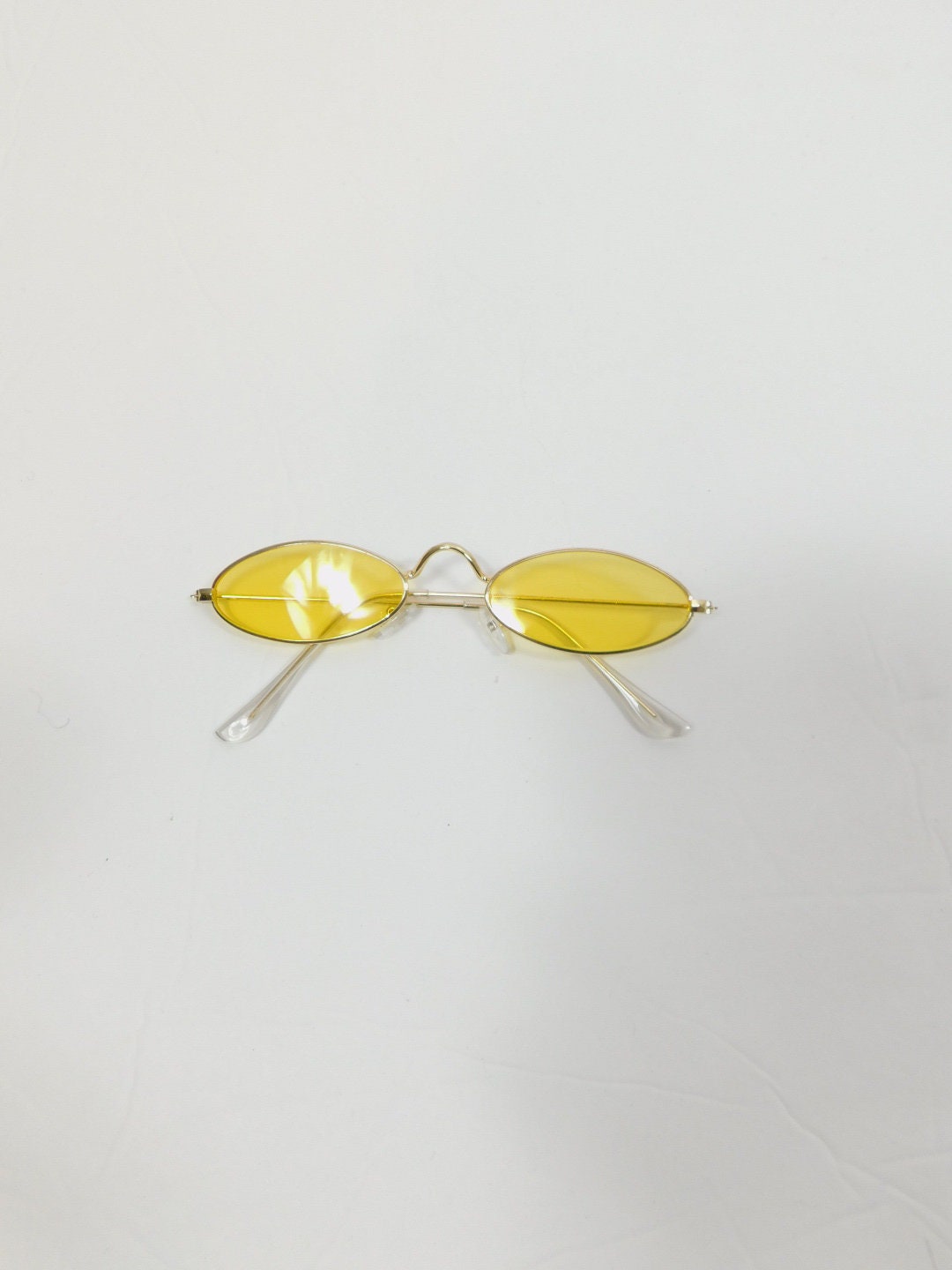 Vintage 00S Gelb Gold Metallrahmen Getönte Oval Kleine Katzenauge Förmige Hippie Linse Transparente Mode Sonnenbrillen Kostüm Gläser von WearingMeOutVtg