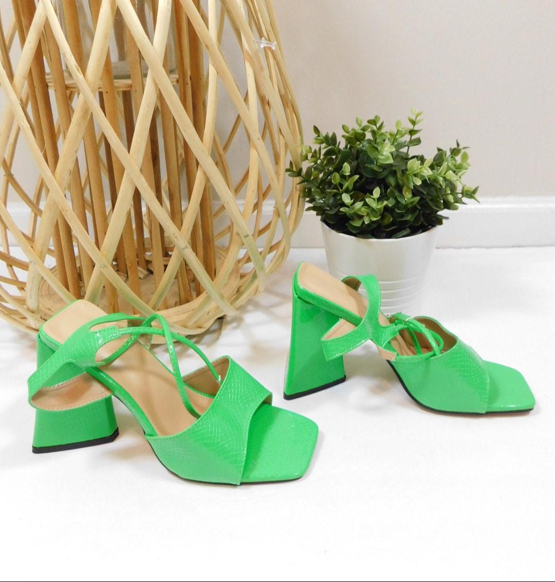 Vintage 00S Grüne Schlangenhaut Print Chunky Plateau Pu-Leder Offene Zehen Strap Up Pyramide Skulptur Form Schuhe Heels Sandalen Gr. 6, 5 Vintage 00S Grüne Schlangenhaut Print Chunky Plateau Pu-Leder Offene Zehen Strap Up Pyramide Skulptur Form Schuhe Heels Sandalen Gr. 6, 5 von WearingMeOutVtg