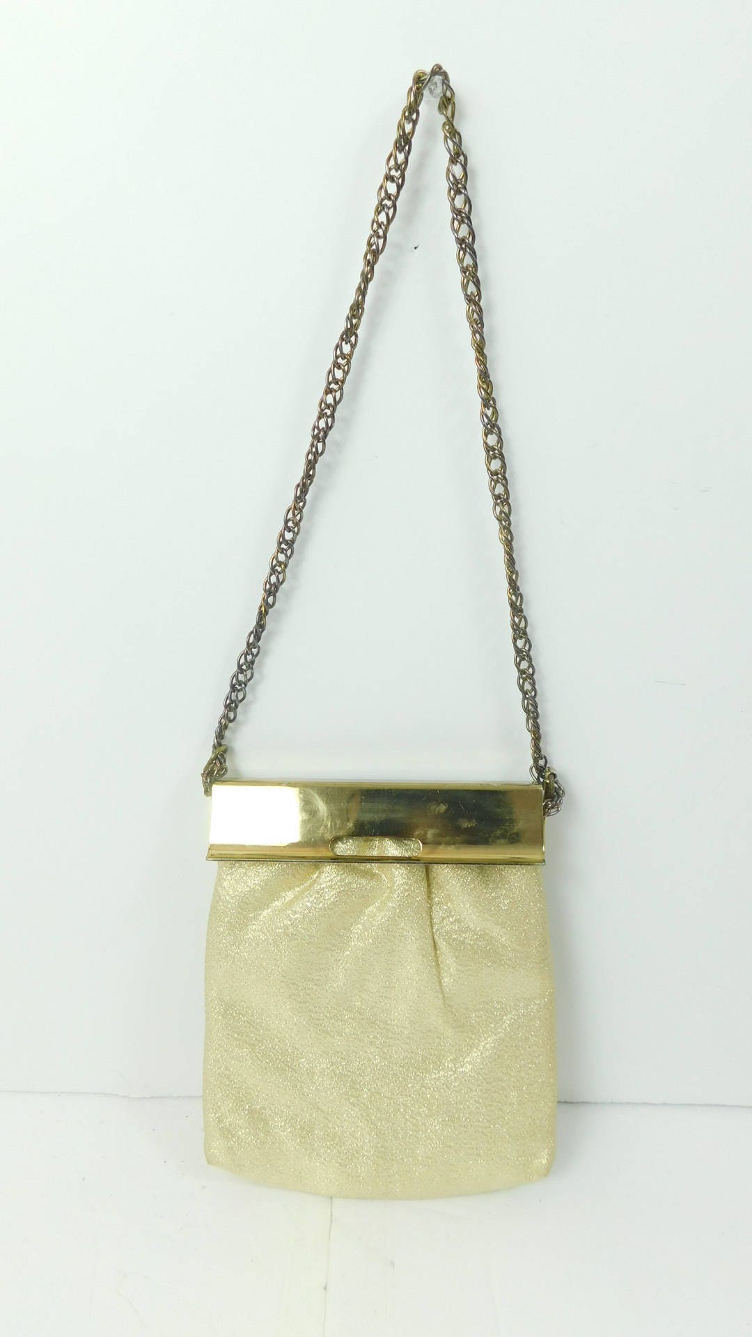 Vintage 80Er Jahre Beige Gold Shiny Metallic Metal Hardwares Boxy Organizer Tasche Geldbörse Clutch Schulter Kette Riemen Mode-Accessoire von WearingMeOutVtg