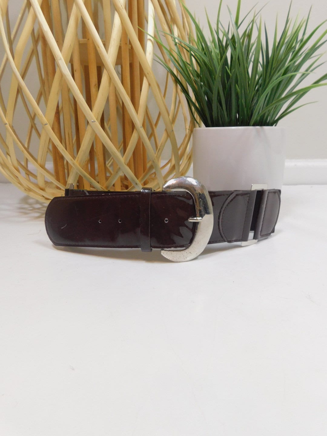 Vintage 80Er Jahre Dunkelbraun Kunstleder Silber Metall Oval Schnalle Stretch Breit Hohe Taille Minimal Mode Accessoire Gürtel von WearingMeOutVtg